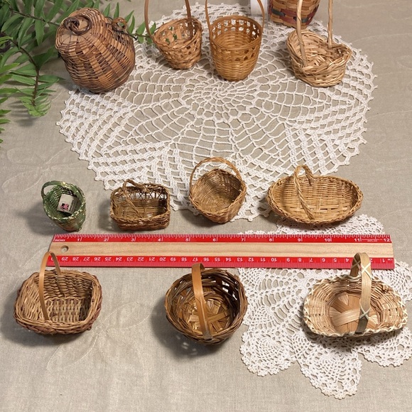 12 Miniature Small Woven Baskets - Picture 15 of 16